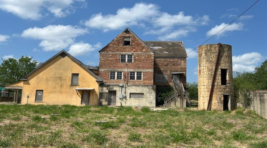 Avenue D, Bruni, Texas 78344, 7 Bedrooms Bedrooms, 13 Rooms Rooms,5 BathroomsBathrooms,Residential,For Sale,Avenue D,20252280