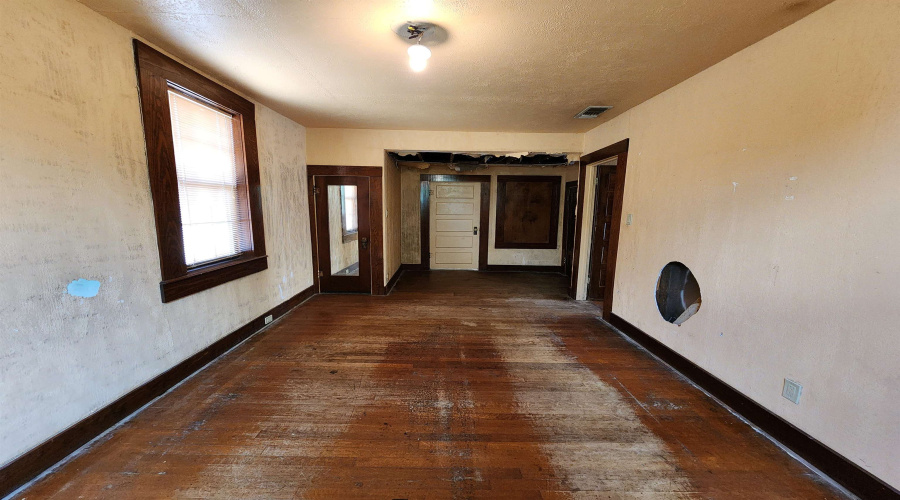 Avenue D, Bruni, Texas 78344, 7 Bedrooms Bedrooms, 13 Rooms Rooms,5 BathroomsBathrooms,Residential,For Sale,Avenue D,20252280