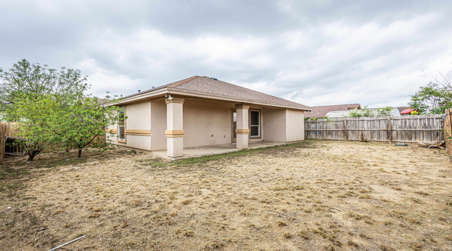 17201 Running Doe St, LAREDO, Texas 78045, 3 Bedrooms Bedrooms, 5 Rooms Rooms,2 BathroomsBathrooms,Residential,For Sale,17201 Running Doe St,20252287