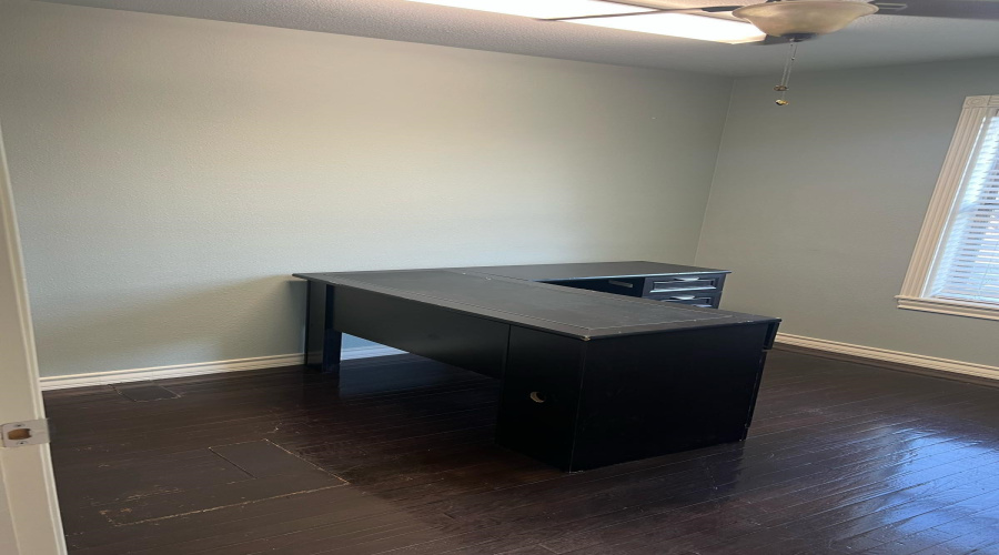 1319 Corpus Christi St, Laredo, Texas 78040-0000, 6 Rooms Rooms,2 BathroomsBathrooms,Commercial retail/office,For Rent,1319 Corpus Christi St,20252310