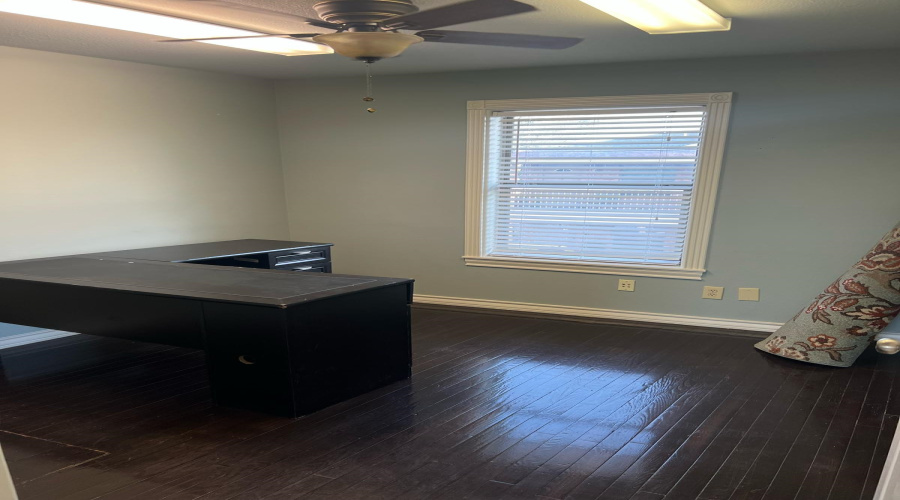 1319 Corpus Christi St, Laredo, Texas 78040-0000, 6 Rooms Rooms,2 BathroomsBathrooms,Commercial retail/office,For Rent,1319 Corpus Christi St,20252310
