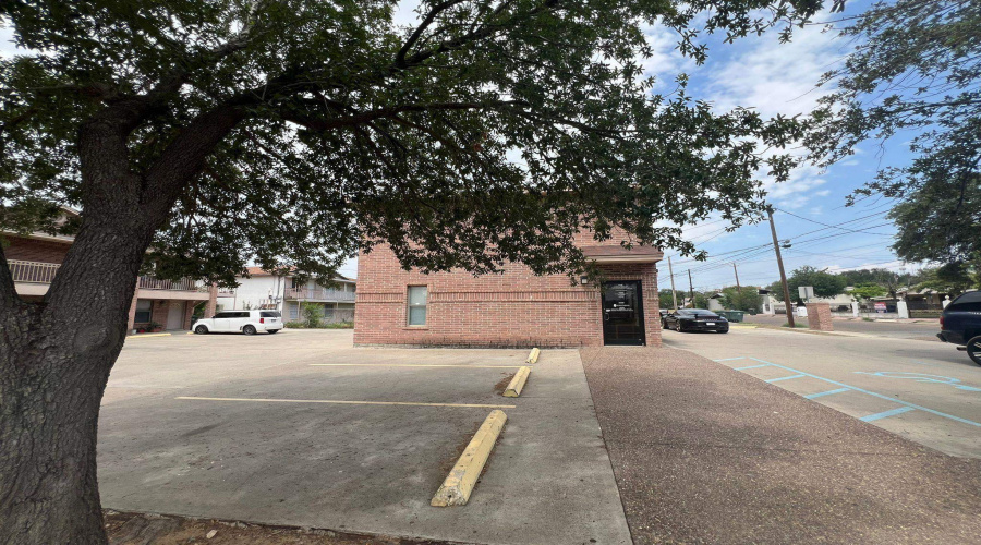 1319 Corpus Christi St, Laredo, Texas 78040-0000, 6 Rooms Rooms,2 BathroomsBathrooms,Commercial retail/office,For Rent,1319 Corpus Christi St,20252310