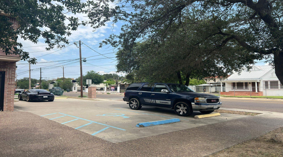 1319 Corpus Christi St, Laredo, Texas 78040-0000, 6 Rooms Rooms,2 BathroomsBathrooms,Commercial retail/office,For Rent,1319 Corpus Christi St,20252310