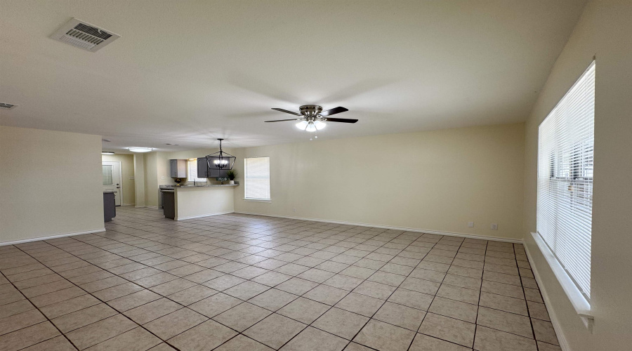 304 Anthony Ln, Laredo, Texas 78046, 3 Bedrooms Bedrooms, 5 Rooms Rooms,2 BathroomsBathrooms,Residential,For Sale,304 Anthony Ln,20252313