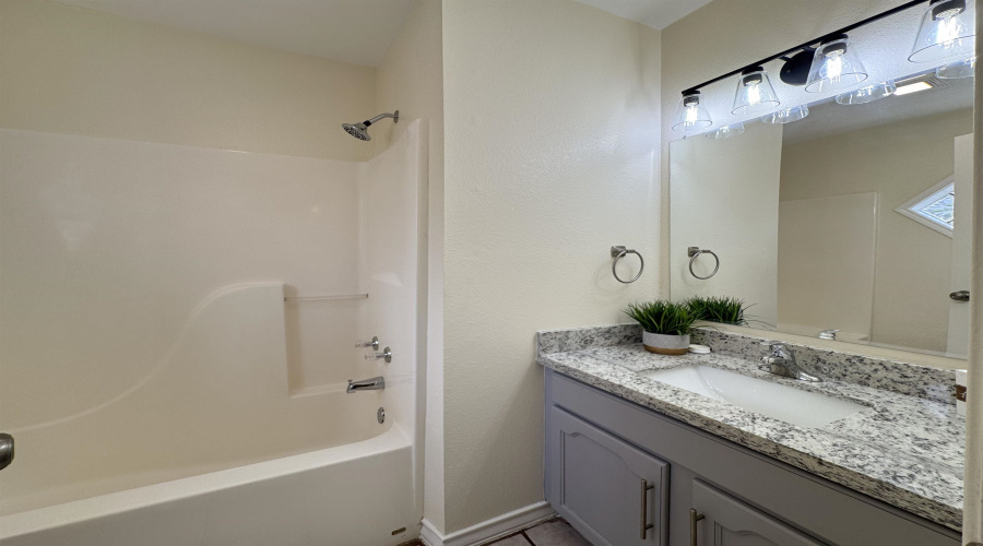 304 Anthony Ln, Laredo, Texas 78046, 3 Bedrooms Bedrooms, 5 Rooms Rooms,2 BathroomsBathrooms,Residential,For Sale,304 Anthony Ln,20252313