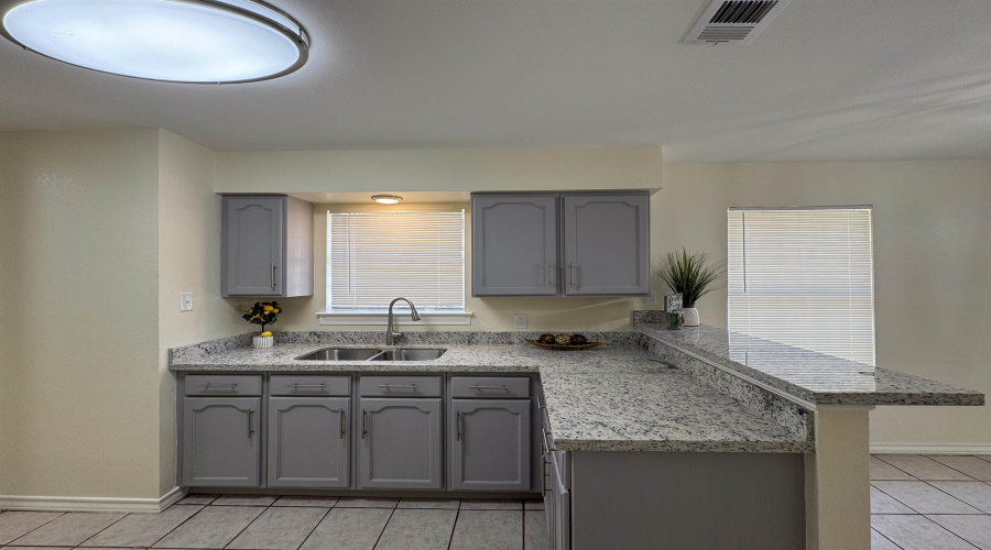 304 Anthony Ln, Laredo, Texas 78046, 3 Bedrooms Bedrooms, 5 Rooms Rooms,2 BathroomsBathrooms,Residential,For Sale,304 Anthony Ln,20252313