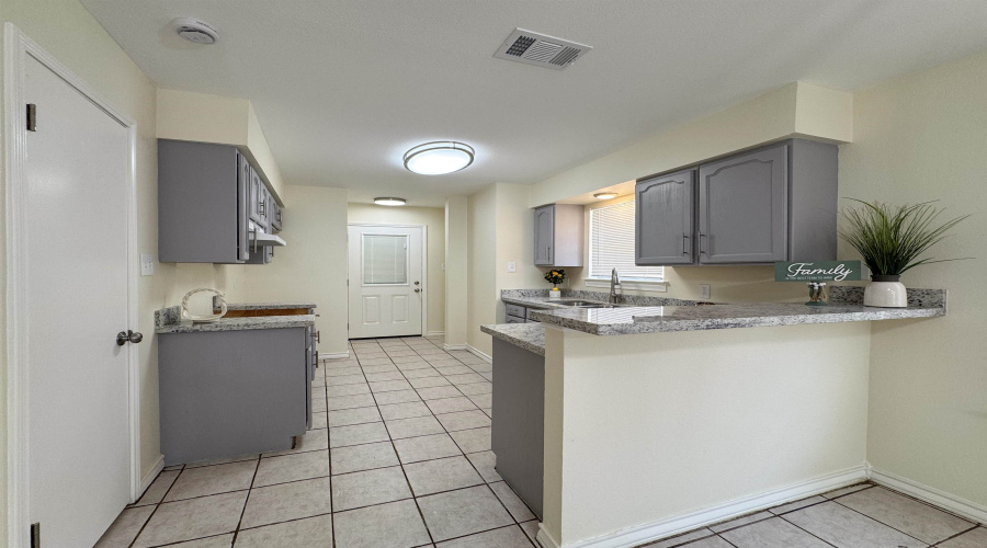 304 Anthony Ln, Laredo, Texas 78046, 3 Bedrooms Bedrooms, 5 Rooms Rooms,2 BathroomsBathrooms,Residential,For Sale,304 Anthony Ln,20252313