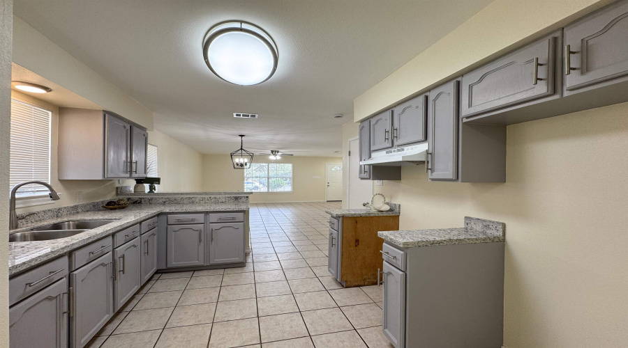 304 Anthony Ln, Laredo, Texas 78046, 3 Bedrooms Bedrooms, 5 Rooms Rooms,2 BathroomsBathrooms,Residential,For Sale,304 Anthony Ln,20252313