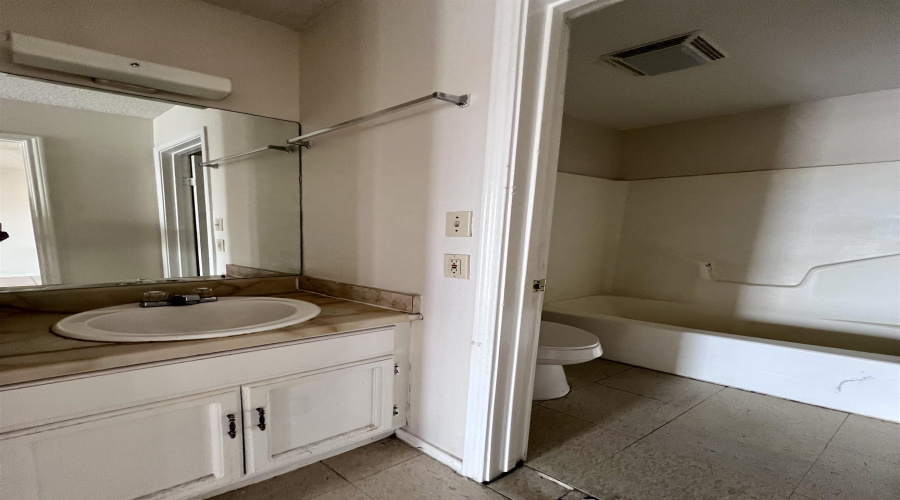 216 E Cherry Lane, LAREDO, Texas 78041, 1 Bedroom Bedrooms, 3 Rooms Rooms,1 BathroomBathrooms,Residential,For Rent,216 E Cherry Lane,20252335