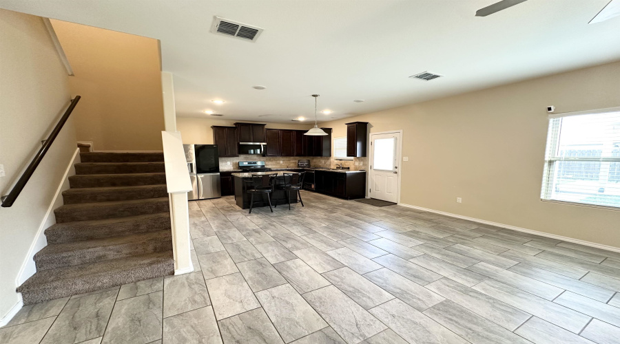 1605 Sambar Lp, Laredo, Texas 78045, 5 Bedrooms Bedrooms, 8 Rooms Rooms,3 BathroomsBathrooms,Residential,For Sale,1605 Sambar Lp,20252343