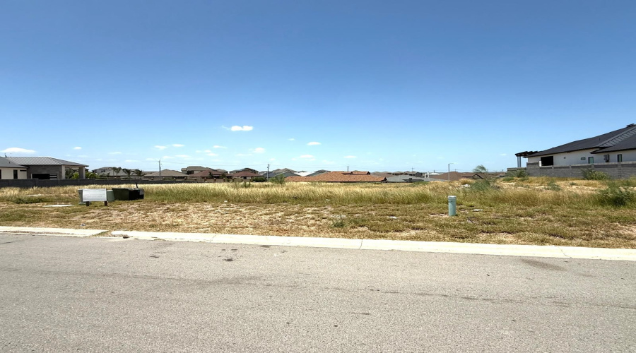 70 Finca Loop, Laredo, Texas 78045, ,Land,For Sale,70 Finca Loop,20252389