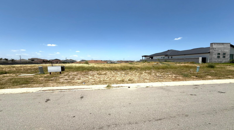 70 Finca Loop, Laredo, Texas 78045, ,Land,For Sale,70 Finca Loop,20252389