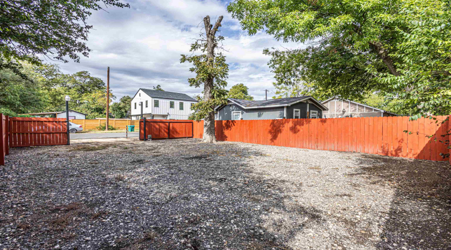 1202 N Center, San Antonio, Texas 78202, 4 Bedrooms Bedrooms, 7 Rooms Rooms,3 BathroomsBathrooms,Residential,For Sale,1202 N Center,20252412