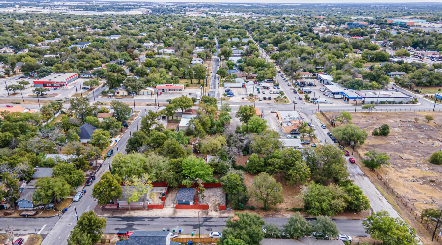 1202 N Center, San Antonio, Texas 78202, 4 Bedrooms Bedrooms, 7 Rooms Rooms,3 BathroomsBathrooms,Residential,For Sale,1202 N Center,20252412