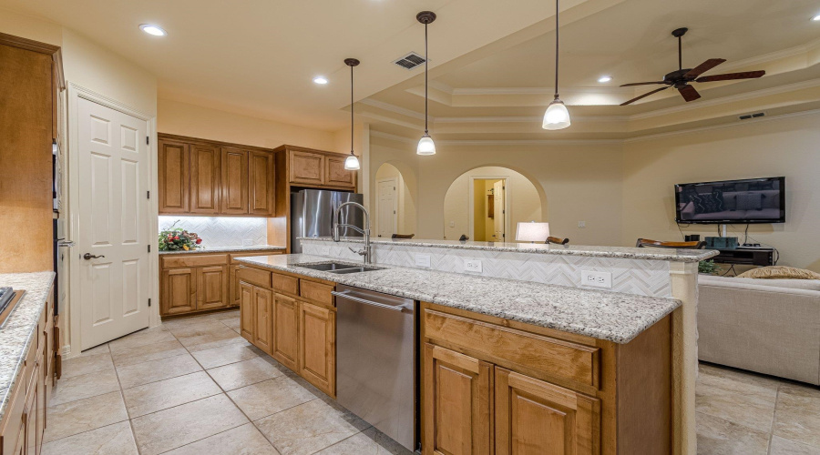 16006 N Huebner Blf, San Antonio, Texas 78248, 3 Bedrooms Bedrooms, 7 Rooms Rooms,2 BathroomsBathrooms,Residential,For Sale,16006 N Huebner Blf,20252416