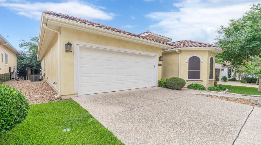 16006 N Huebner Blf, San Antonio, Texas 78248, 3 Bedrooms Bedrooms, 7 Rooms Rooms,2 BathroomsBathrooms,Residential,For Sale,16006 N Huebner Blf,20252416