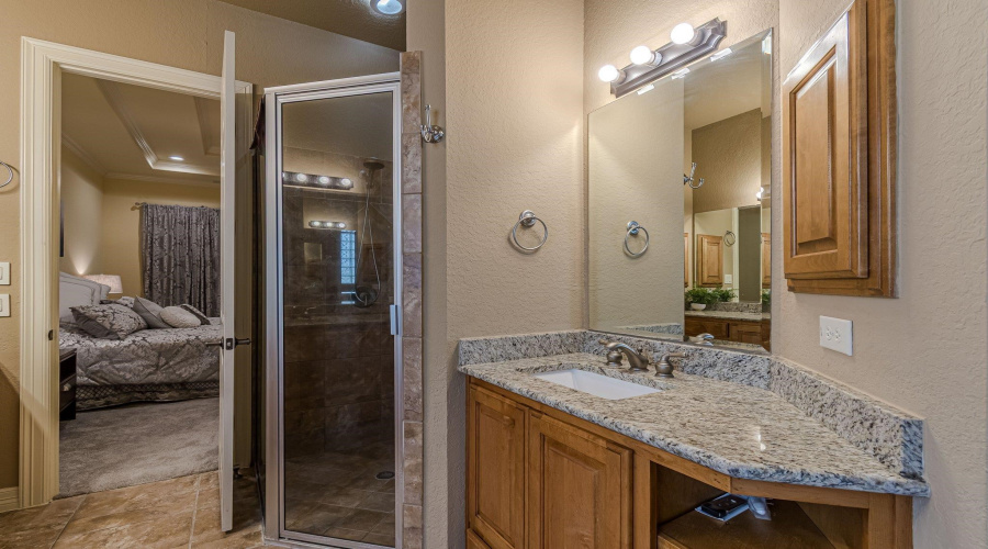 16006 N Huebner Blf, San Antonio, Texas 78248, 3 Bedrooms Bedrooms, 7 Rooms Rooms,2 BathroomsBathrooms,Residential,For Sale,16006 N Huebner Blf,20252416