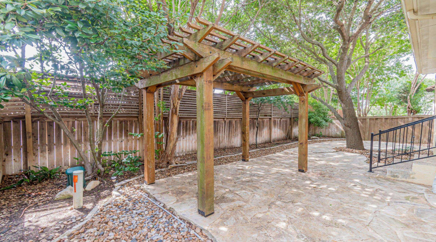 16006 N Huebner Blf, San Antonio, Texas 78248, 3 Bedrooms Bedrooms, 7 Rooms Rooms,2 BathroomsBathrooms,Residential,For Sale,16006 N Huebner Blf,20252416