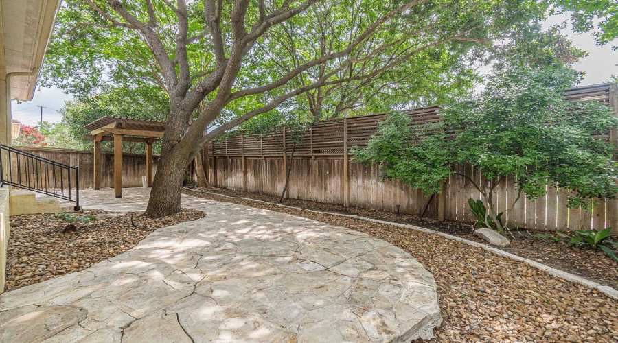 16006 N Huebner Blf, San Antonio, Texas 78248, 3 Bedrooms Bedrooms, 7 Rooms Rooms,2 BathroomsBathrooms,Residential,For Sale,16006 N Huebner Blf,20252416