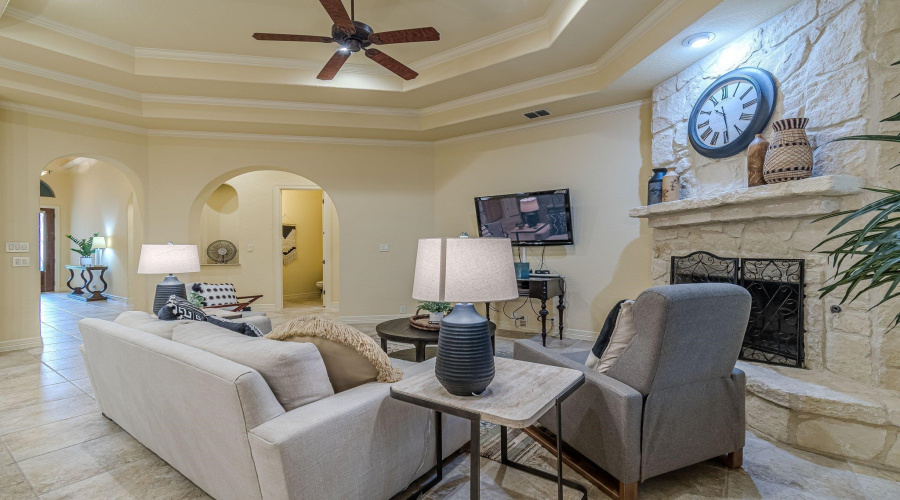 16006 N Huebner Blf, San Antonio, Texas 78248, 3 Bedrooms Bedrooms, 7 Rooms Rooms,2 BathroomsBathrooms,Residential,For Sale,16006 N Huebner Blf,20252416