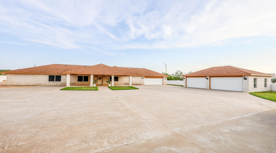 1847 Mangana-Hein Rd, LAREDO, Texas 78046, 3 Bedrooms Bedrooms, 6 Rooms Rooms,3 BathroomsBathrooms,Residential,For Sale,1847 Mangana-Hein Rd,20252424