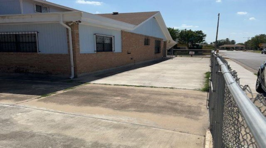 4615 Retama Dr, Laredo, Texas 78041, 3 Bedrooms Bedrooms, 5 Rooms Rooms,2 BathroomsBathrooms,Residential,For Sale,4615 Retama Dr,20252443