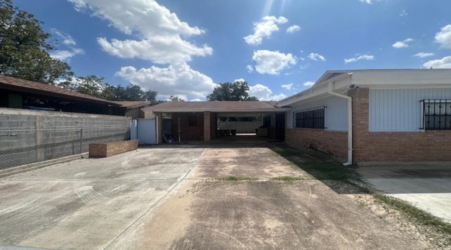 4615 Retama Dr, Laredo, Texas 78041, 3 Bedrooms Bedrooms, 5 Rooms Rooms,2 BathroomsBathrooms,Residential,For Sale,4615 Retama Dr,20252443