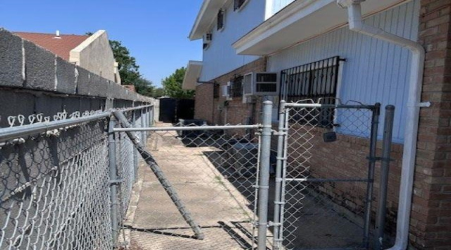 4615 Retama Dr, Laredo, Texas 78041, 3 Bedrooms Bedrooms, 5 Rooms Rooms,2 BathroomsBathrooms,Residential,For Sale,4615 Retama Dr,20252443