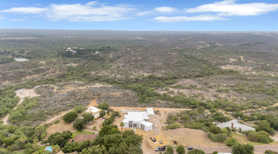 110 Song Bird Ln, LAREDO, Texas 78045, 4 Bedrooms Bedrooms, 10 Rooms Rooms,3 BathroomsBathrooms,Residential,For Sale,110 Song Bird Ln,20252519