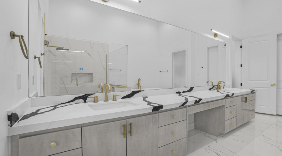 110 Song Bird Ln, LAREDO, Texas 78045, 4 Bedrooms Bedrooms, 10 Rooms Rooms,3 BathroomsBathrooms,Residential,For Sale,110 Song Bird Ln,20252519