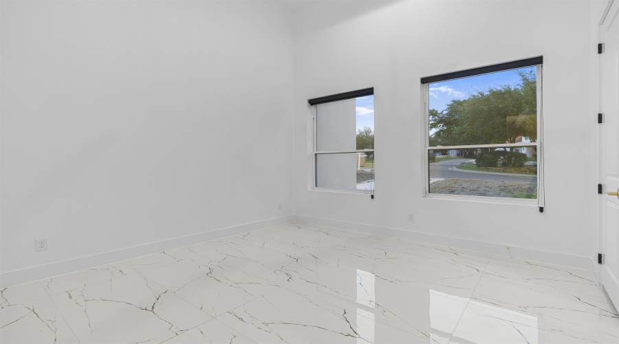 110 Song Bird Ln, LAREDO, Texas 78045, 4 Bedrooms Bedrooms, 10 Rooms Rooms,3 BathroomsBathrooms,Residential,For Sale,110 Song Bird Ln,20252519