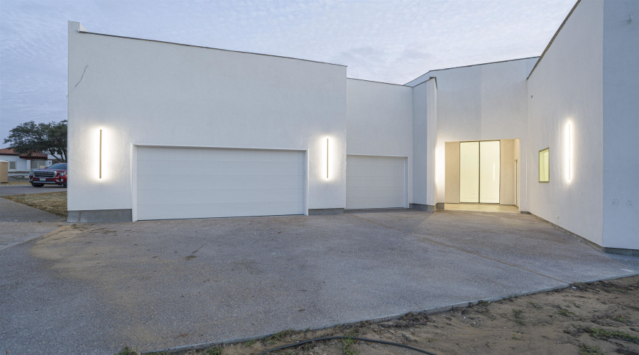 110 Song Bird Ln, LAREDO, Texas 78045, 4 Bedrooms Bedrooms, 10 Rooms Rooms,3 BathroomsBathrooms,Residential,For Sale,110 Song Bird Ln,20252519