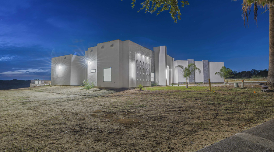 110 Song Bird Ln, LAREDO, Texas 78045, 4 Bedrooms Bedrooms, 10 Rooms Rooms,3 BathroomsBathrooms,Residential,For Sale,110 Song Bird Ln,20252519