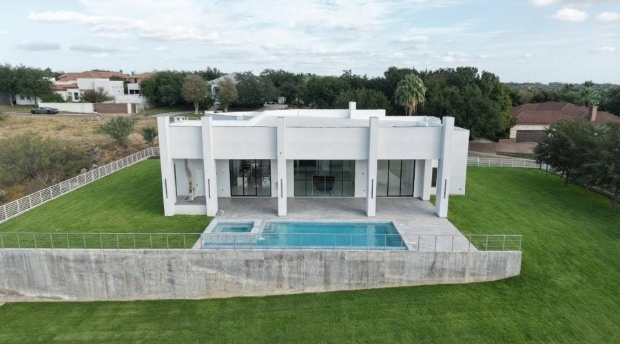 110 Song Bird Ln, LAREDO, Texas 78045, 4 Bedrooms Bedrooms, 10 Rooms Rooms,3 BathroomsBathrooms,Residential,For Sale,110 Song Bird Ln,20252519