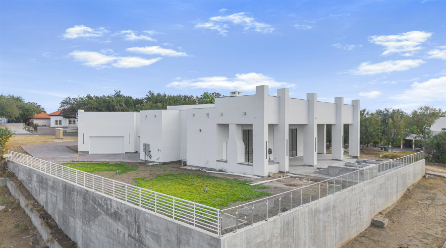 110 Song Bird Ln, LAREDO, Texas 78045, 4 Bedrooms Bedrooms, 10 Rooms Rooms,3 BathroomsBathrooms,Residential,For Sale,110 Song Bird Ln,20252519