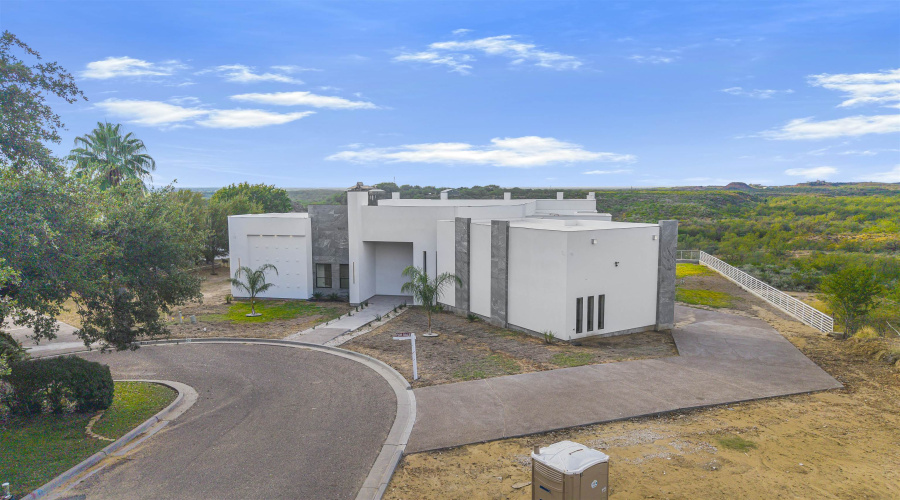 110 Song Bird Ln, LAREDO, Texas 78045, 4 Bedrooms Bedrooms, 10 Rooms Rooms,3 BathroomsBathrooms,Residential,For Sale,110 Song Bird Ln,20252519