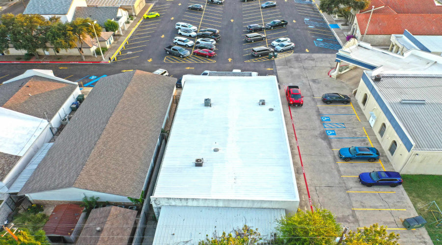 220 W Hillside Rd, LAREDO, Texas 78041, 1 Room Rooms,3 BathroomsBathrooms,Commercial retail/office,For Sale,220 W Hillside Rd,20244657