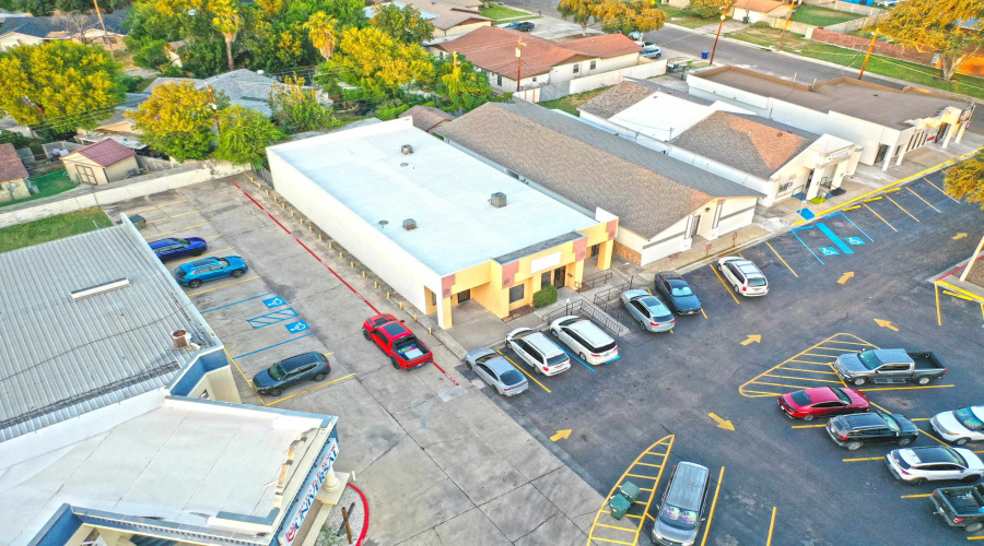 220 W Hillside Rd, LAREDO, Texas 78041, 1 Room Rooms,3 BathroomsBathrooms,Commercial retail/office,For Sale,220 W Hillside Rd,20244657