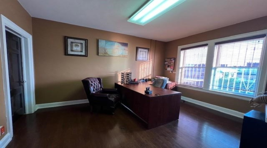 1219 Victoria St, Laredo, Texas 78040, 1 Room Rooms,1 BathroomBathrooms,Commercial retail/office,For Rent,1219 Victoria St,20245039