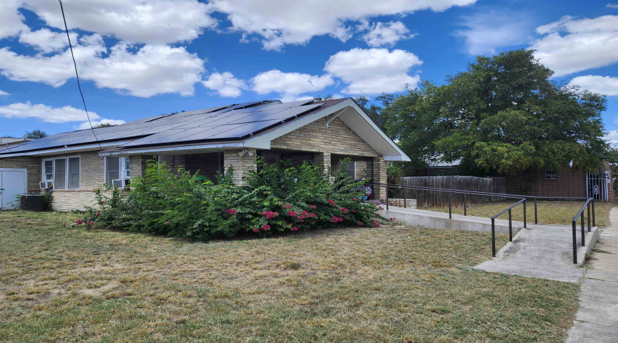 1402 Corpus Christi St, Laredo, Texas 78040, ,Multi-family,For Sale,1402 Corpus Christi St,20252772