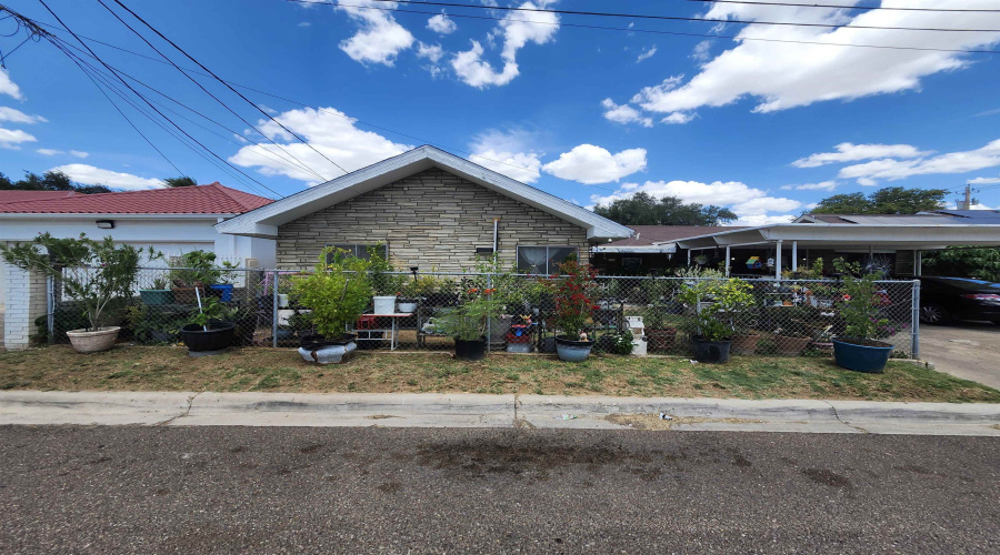 1402 Corpus Christi St, Laredo, Texas 78040, ,Multi-family,For Sale,1402 Corpus Christi St,20252772