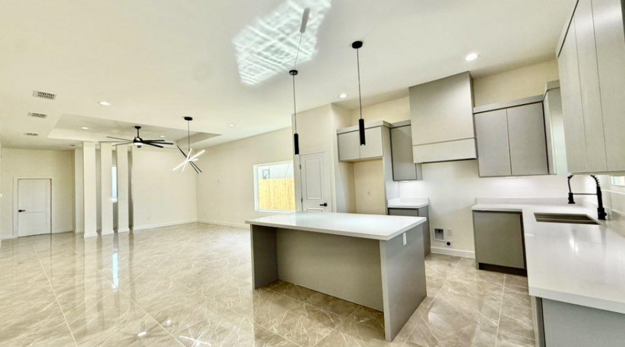 9976 Grotto Dr., Laredo, Texas 78045, 3 Bedrooms Bedrooms, 7 Rooms Rooms,2 BathroomsBathrooms,Residential,For Sale,9976 Grotto Dr.,20252569