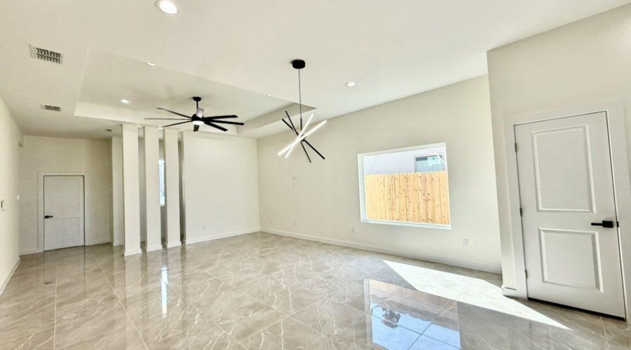 9976 Grotto Dr., Laredo, Texas 78045, 3 Bedrooms Bedrooms, 7 Rooms Rooms,2 BathroomsBathrooms,Residential,For Sale,9976 Grotto Dr.,20252569