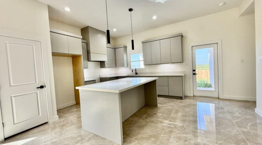 9976 Grotto Dr., Laredo, Texas 78045, 3 Bedrooms Bedrooms, 7 Rooms Rooms,2 BathroomsBathrooms,Residential,For Sale,9976 Grotto Dr.,20252569