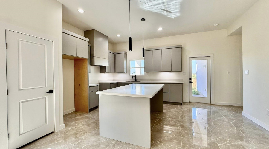 9976 Grotto Dr., Laredo, Texas 78045, 3 Bedrooms Bedrooms, 7 Rooms Rooms,2 BathroomsBathrooms,Residential,For Sale,9976 Grotto Dr.,20252569