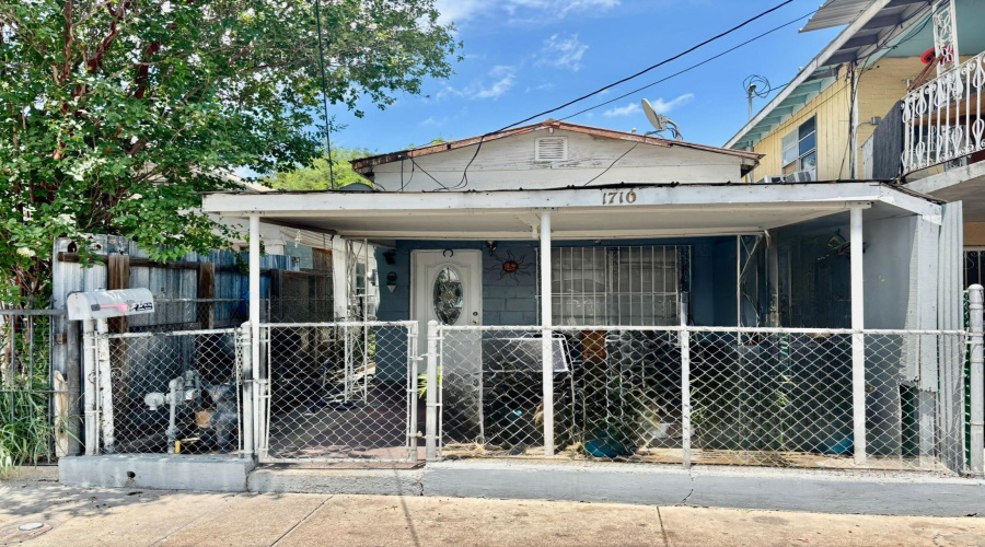 1710 San Eduardo Ave, Laredo, Texas 78040, 2 Bedrooms Bedrooms, 4 Rooms Rooms,1 BathroomBathrooms,Residential,For Sale,1710 San Eduardo Ave,20252583 1710 San Eduardo Ave, Laredo, Texas 78040, 2 Bedrooms Bedrooms, 4 Rooms Rooms,1 BathroomBathrooms,Residential,For Sale,1710 San Eduardo Ave,20252583