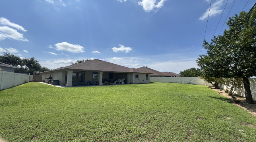 1120 Harlan St, Laredo, Texas 78045, 3 Bedrooms Bedrooms, 6 Rooms Rooms,2 BathroomsBathrooms,Residential,For Rent,1120 Harlan St,20252589