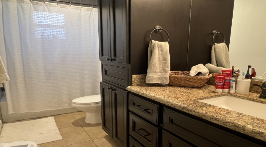 1120 Harlan St, Laredo, Texas 78045, 3 Bedrooms Bedrooms, 6 Rooms Rooms,2 BathroomsBathrooms,Residential,For Rent,1120 Harlan St,20252589