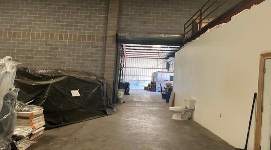 1808 Aduanales, Laredo, Texas 78041-0000, 1 Bedroom Bedrooms, ,1 BathroomBathrooms,Commercial/industrial,For Rent,1808 Aduanales,20252635