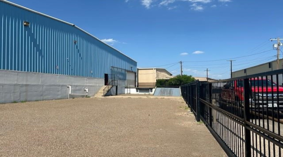 1808 Aduanales, Laredo, Texas 78041-0000, 1 Bedroom Bedrooms, ,1 BathroomBathrooms,Commercial/industrial,For Rent,1808 Aduanales,20252635
